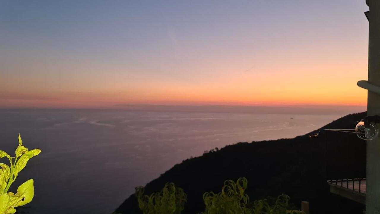 Sunset - Homy 5 Terre Retreat Apartment Biassa Bagian luar foto